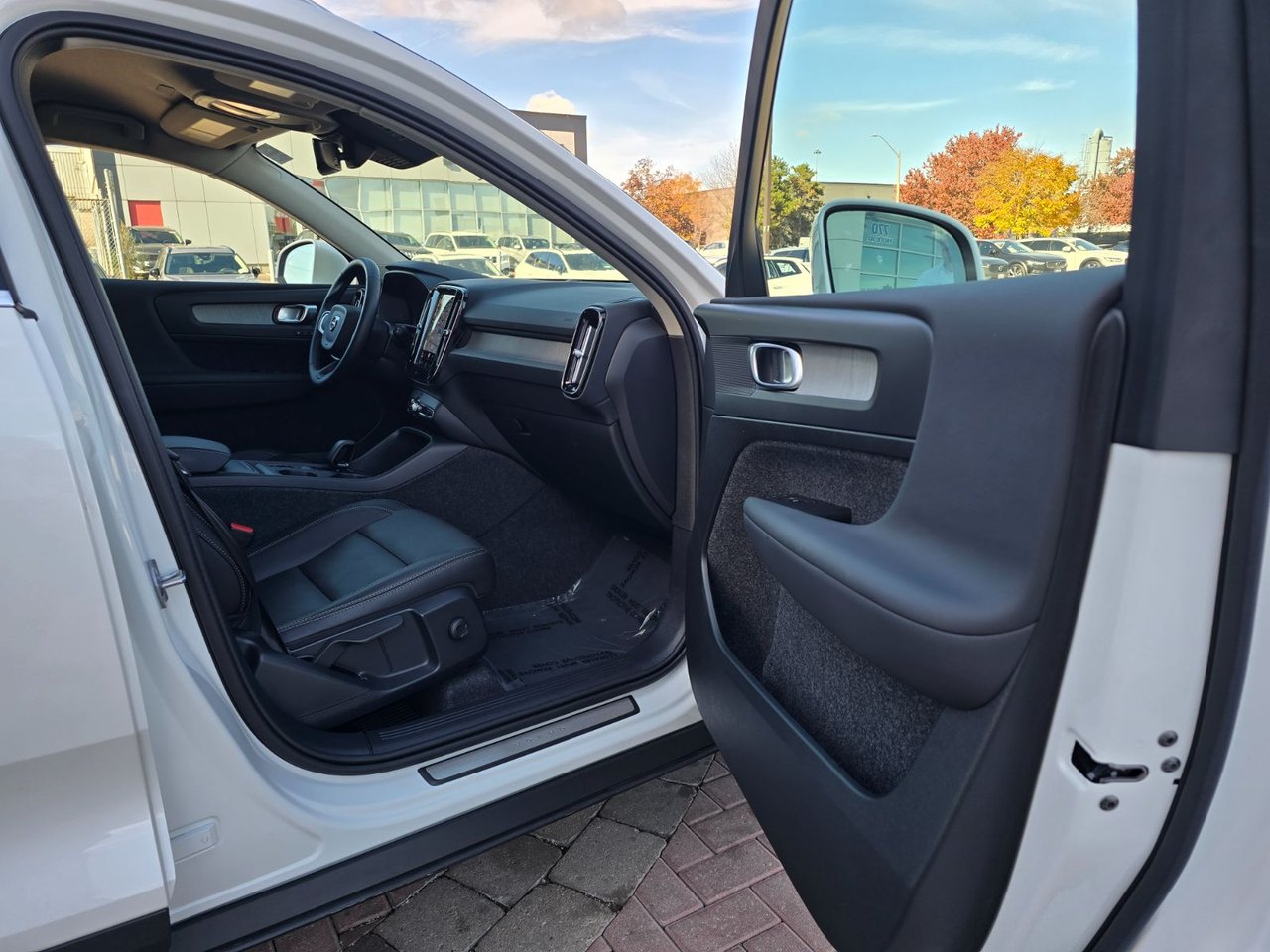 2025 Volvo XC40 CORE BRIGHT THEME-22
