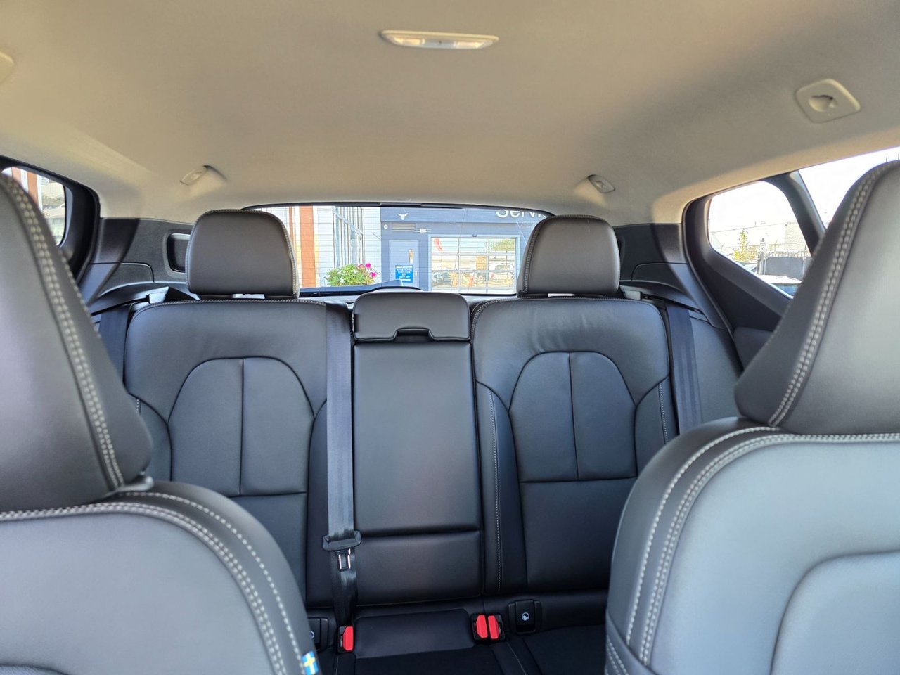 2025 Volvo XC40 CORE BRIGHT THEME-8
