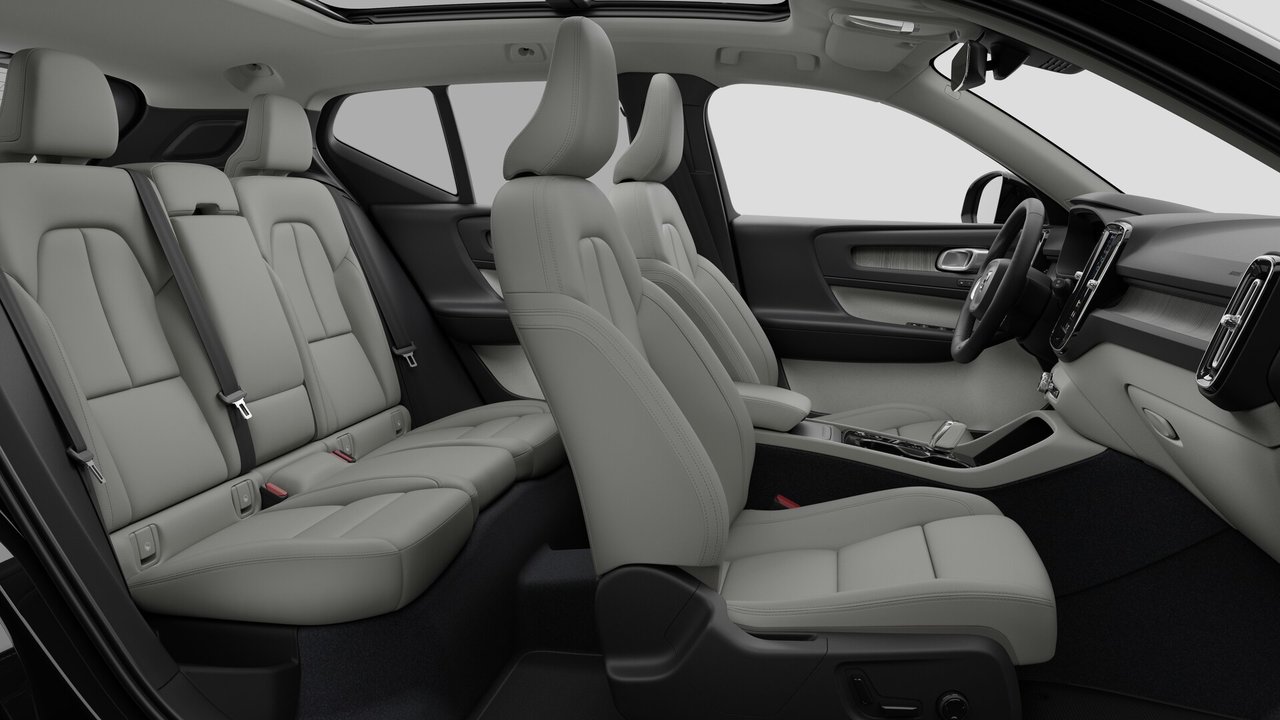 2026 Volvo XC40 Plus Dark Theme-12