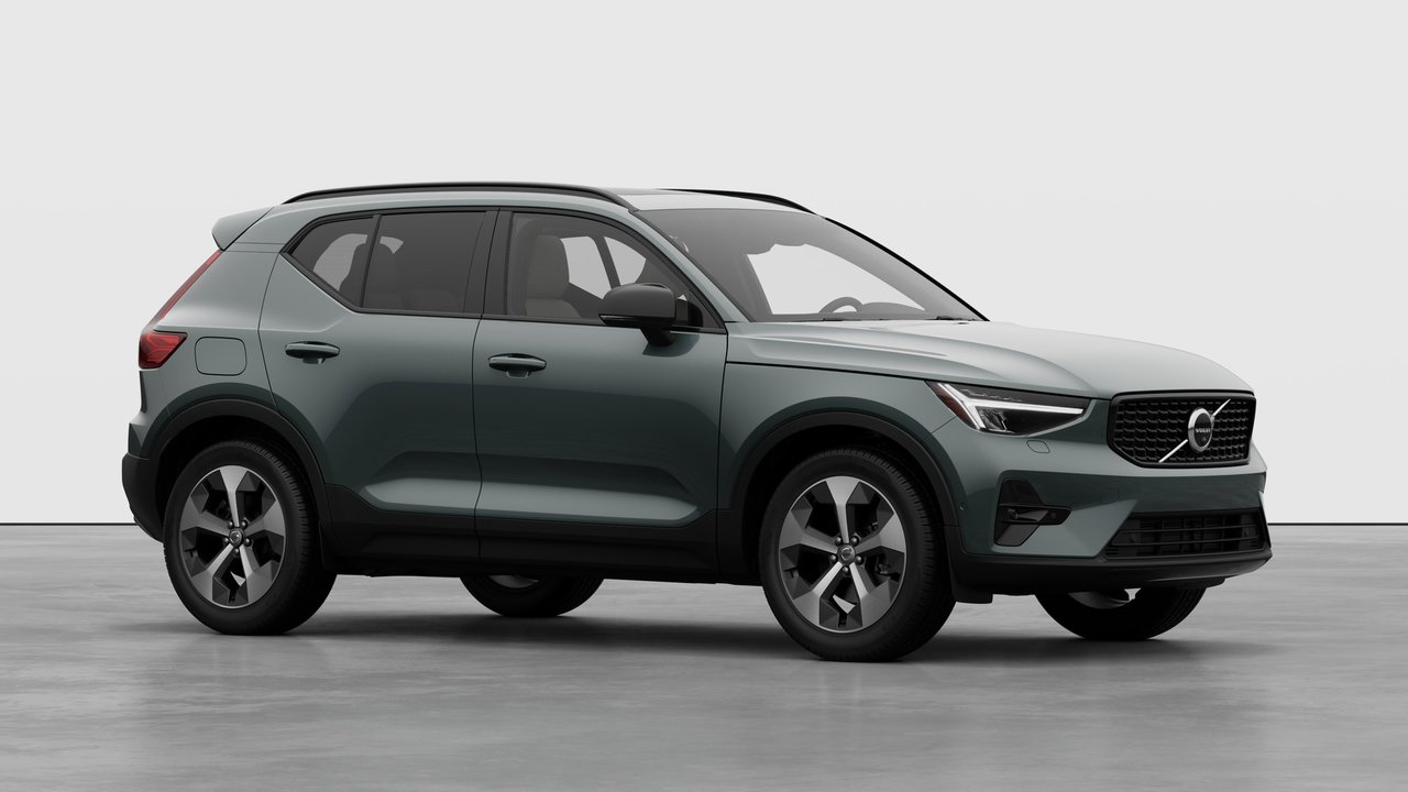 2026 Volvo XC40 Plus Dark Theme-2