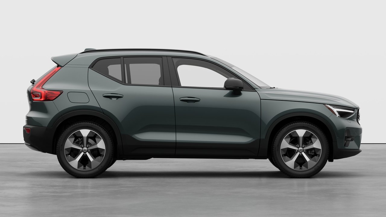 2026 Volvo XC40 Plus Dark Theme-6