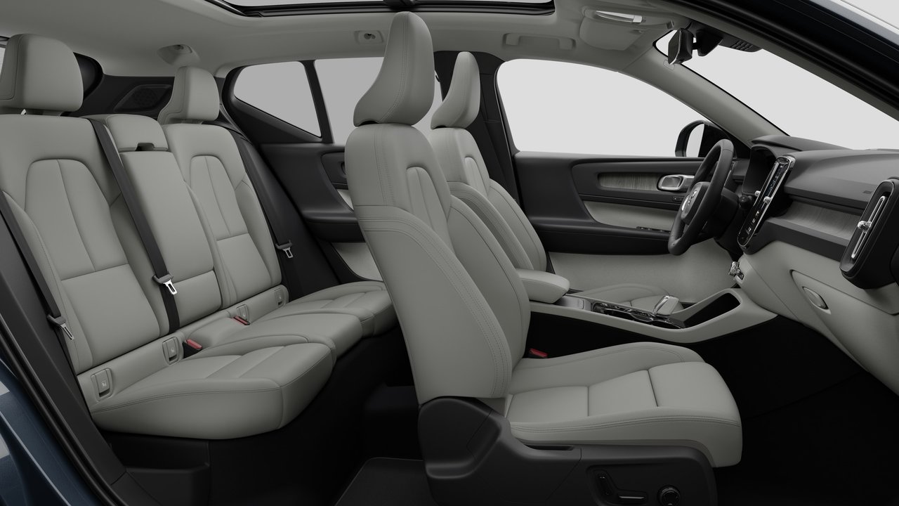 2026 Volvo XC40 Ultra (Dark Theme)-12