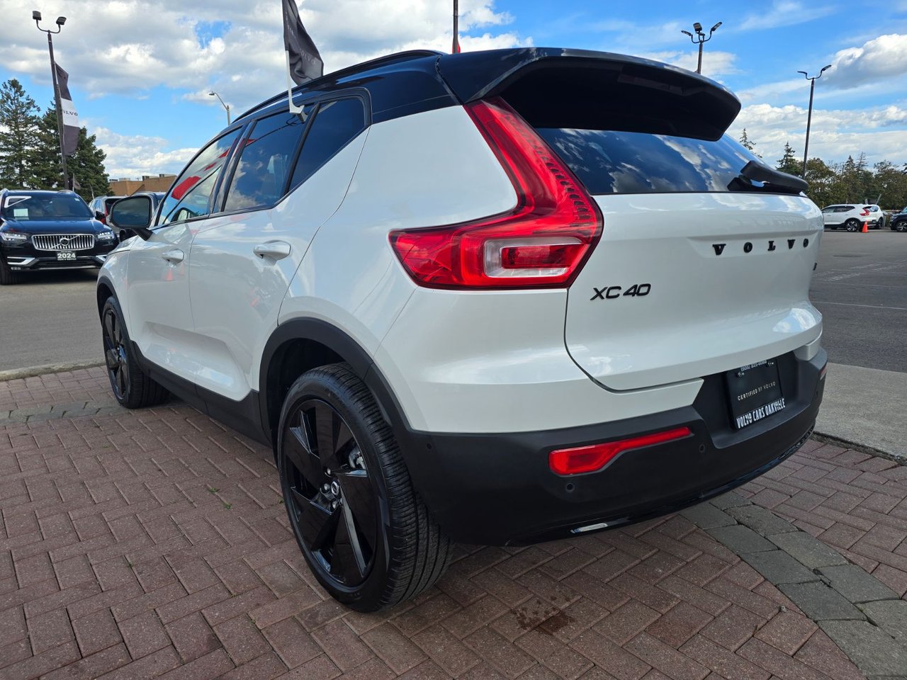 2026 Volvo XC40 ULTRA BLACK EDITION-11