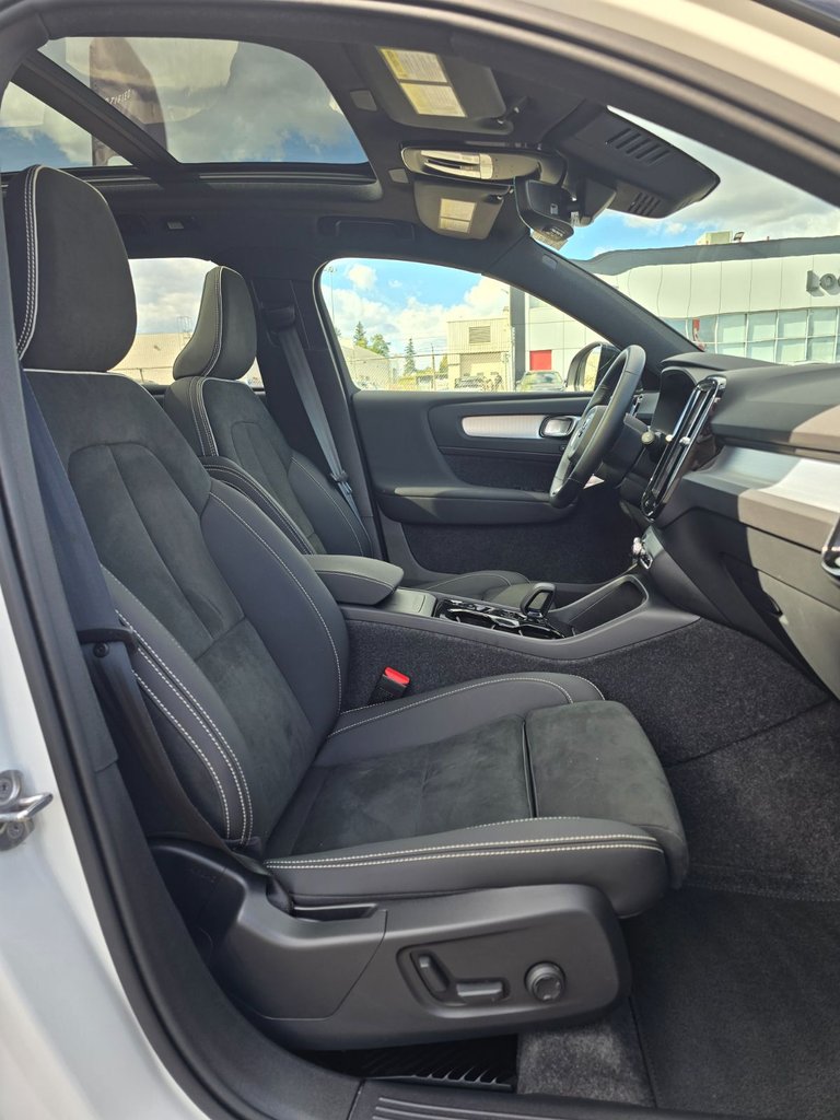 2026 Volvo XC40 ULTRA BLACK EDITION-24