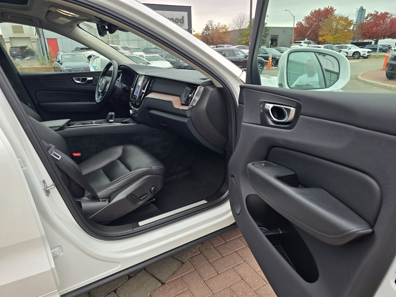 2022 Volvo XC60 RECHARGE INSCRIPTION EXPRESSION-25