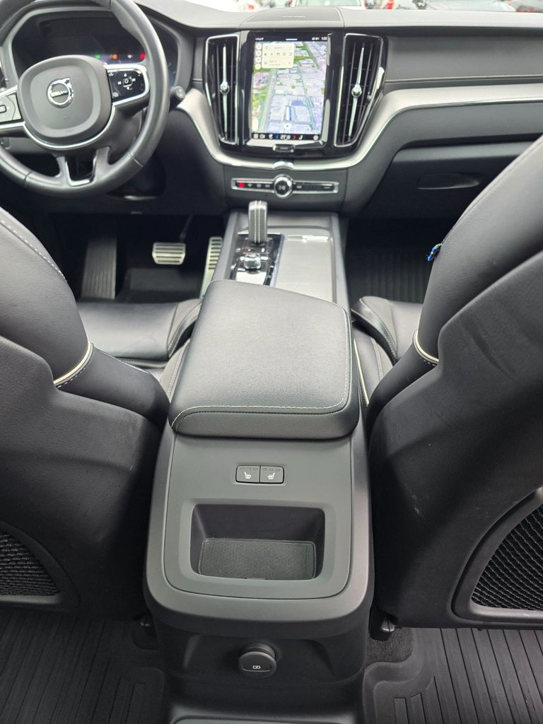 2022 Volvo XC60 RECHARGE R-DESIGN-23
