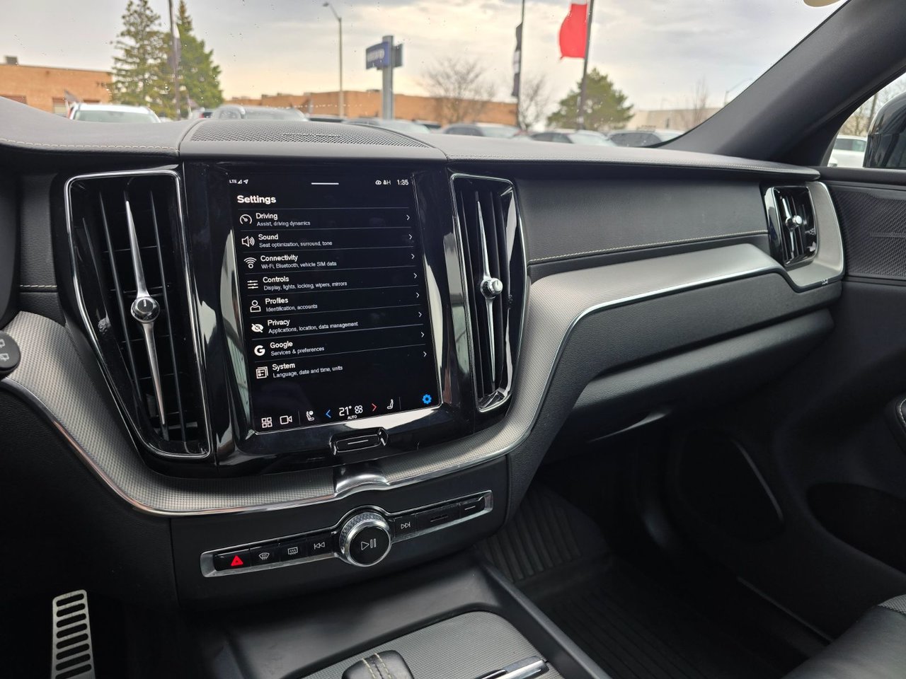 2022 Volvo XC60 RECHARGE R-DESIGN-30