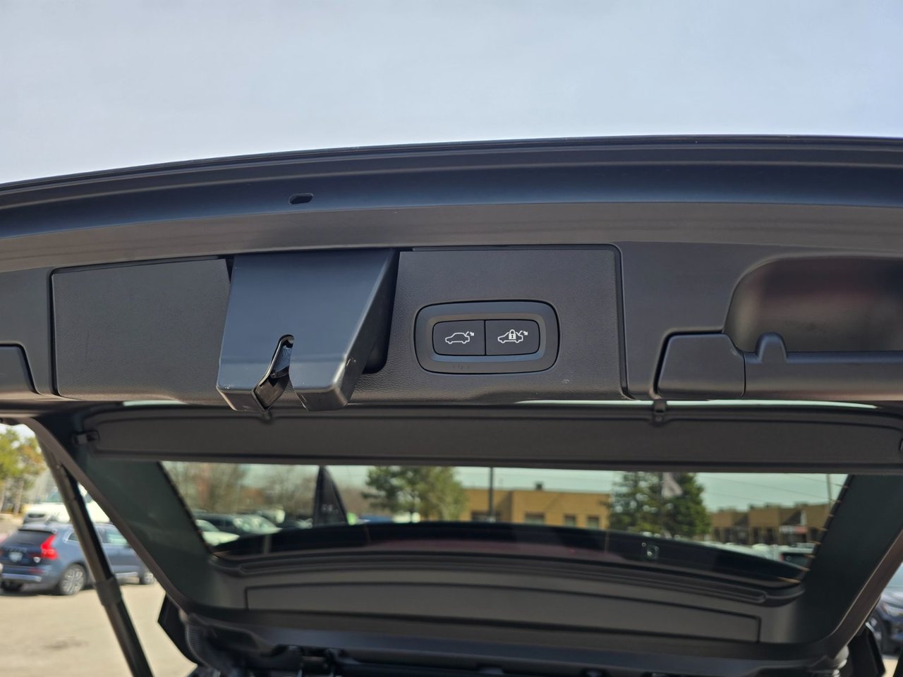 2024 Volvo XC60 RECHARGE PLUS DARK THEME-17