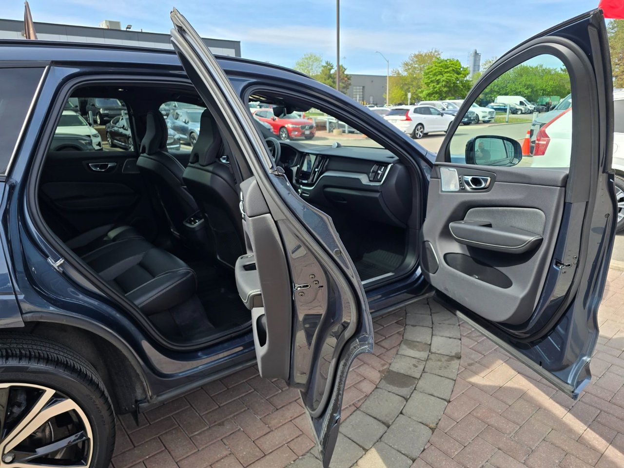 2022 Volvo XC60 R-DESIGN-10