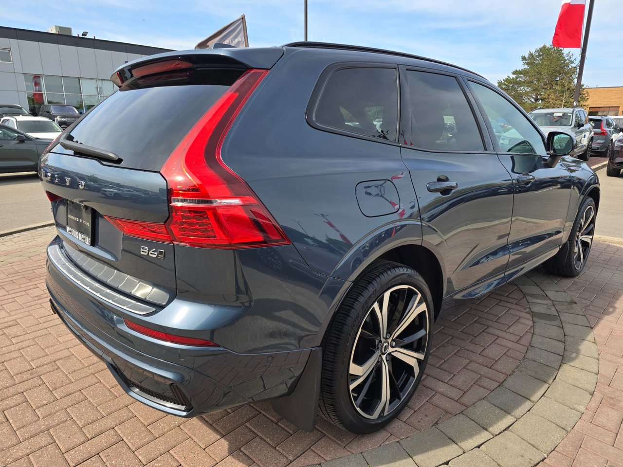 2022 Volvo XC60 R-DESIGN-14