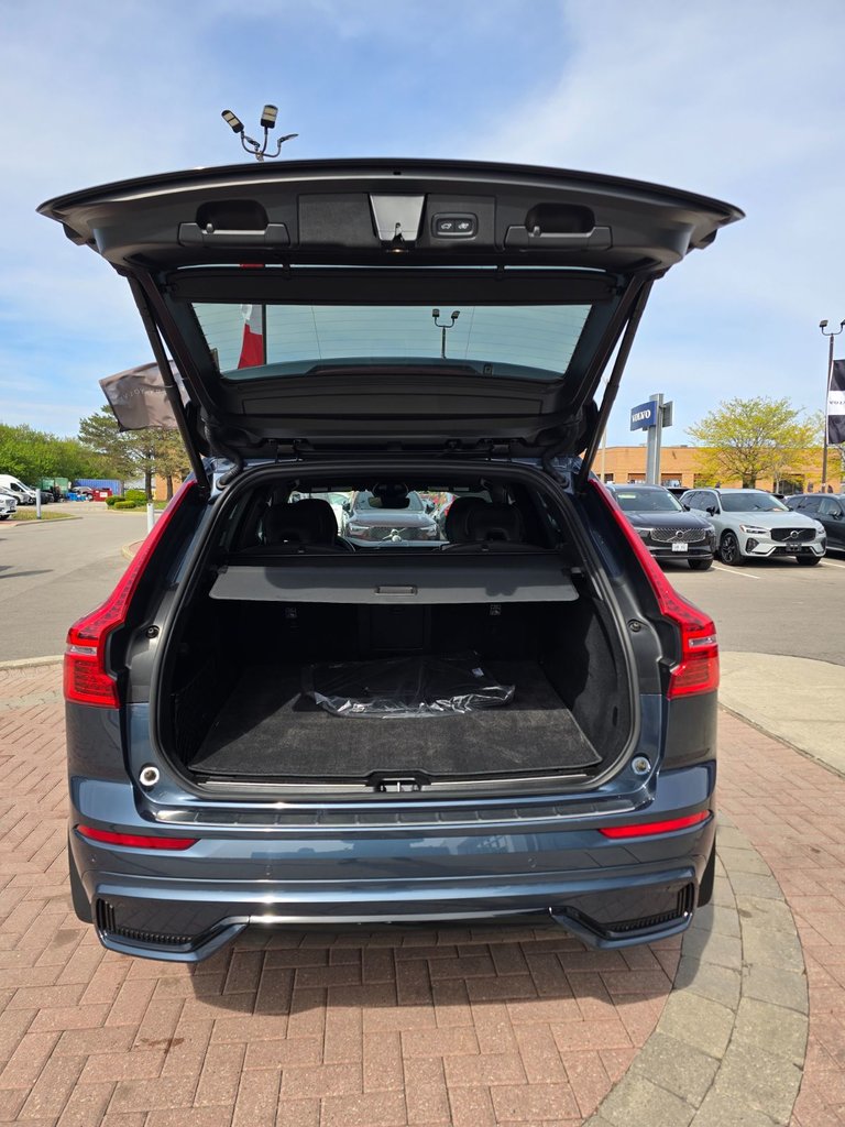 2022 Volvo XC60 R-DESIGN-15