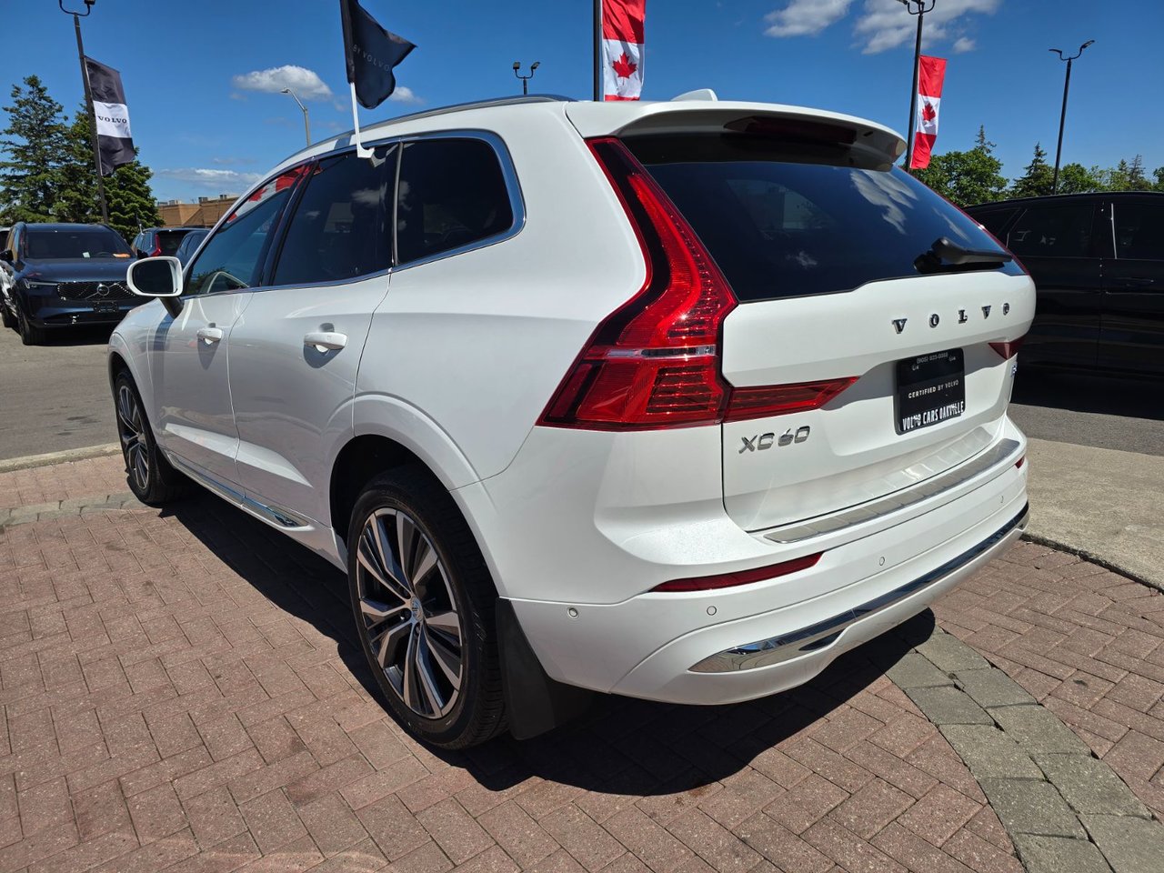 2022 Volvo XC60 INSCRIPTION-11