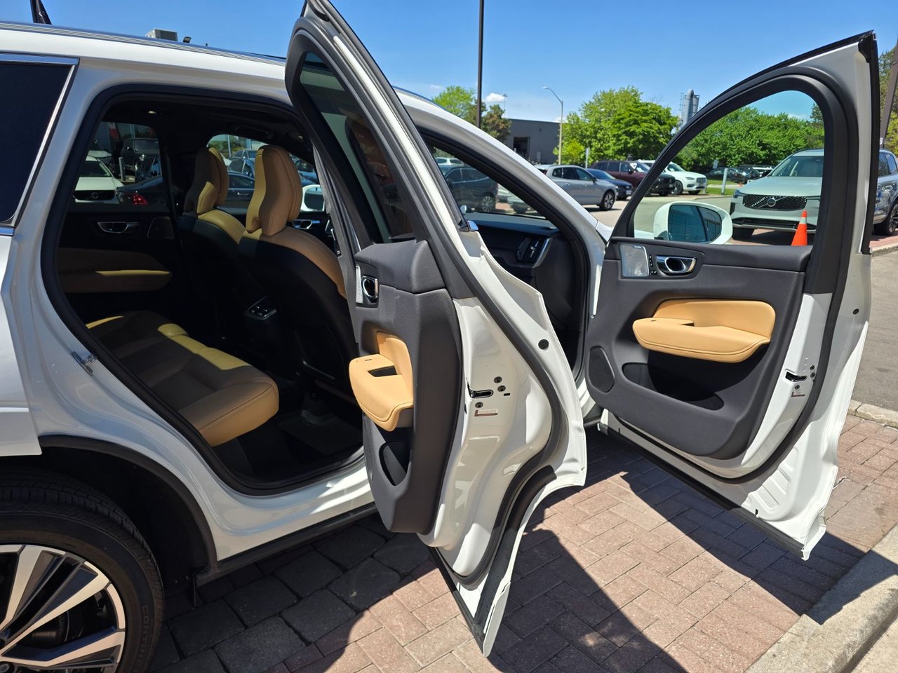 2022 Volvo XC60 INSCRIPTION-10