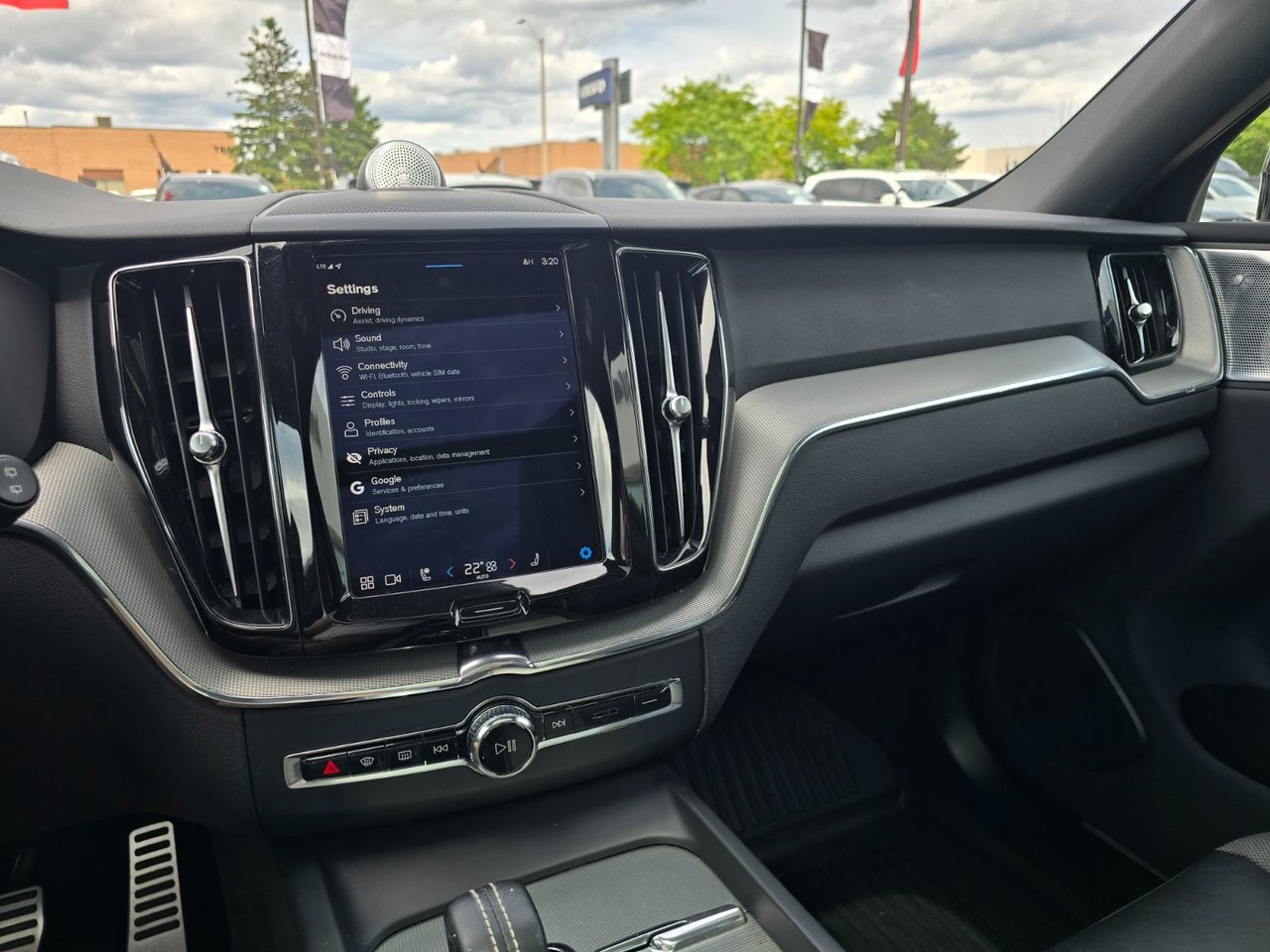 2022 Volvo XC60 R-DESIGN-27