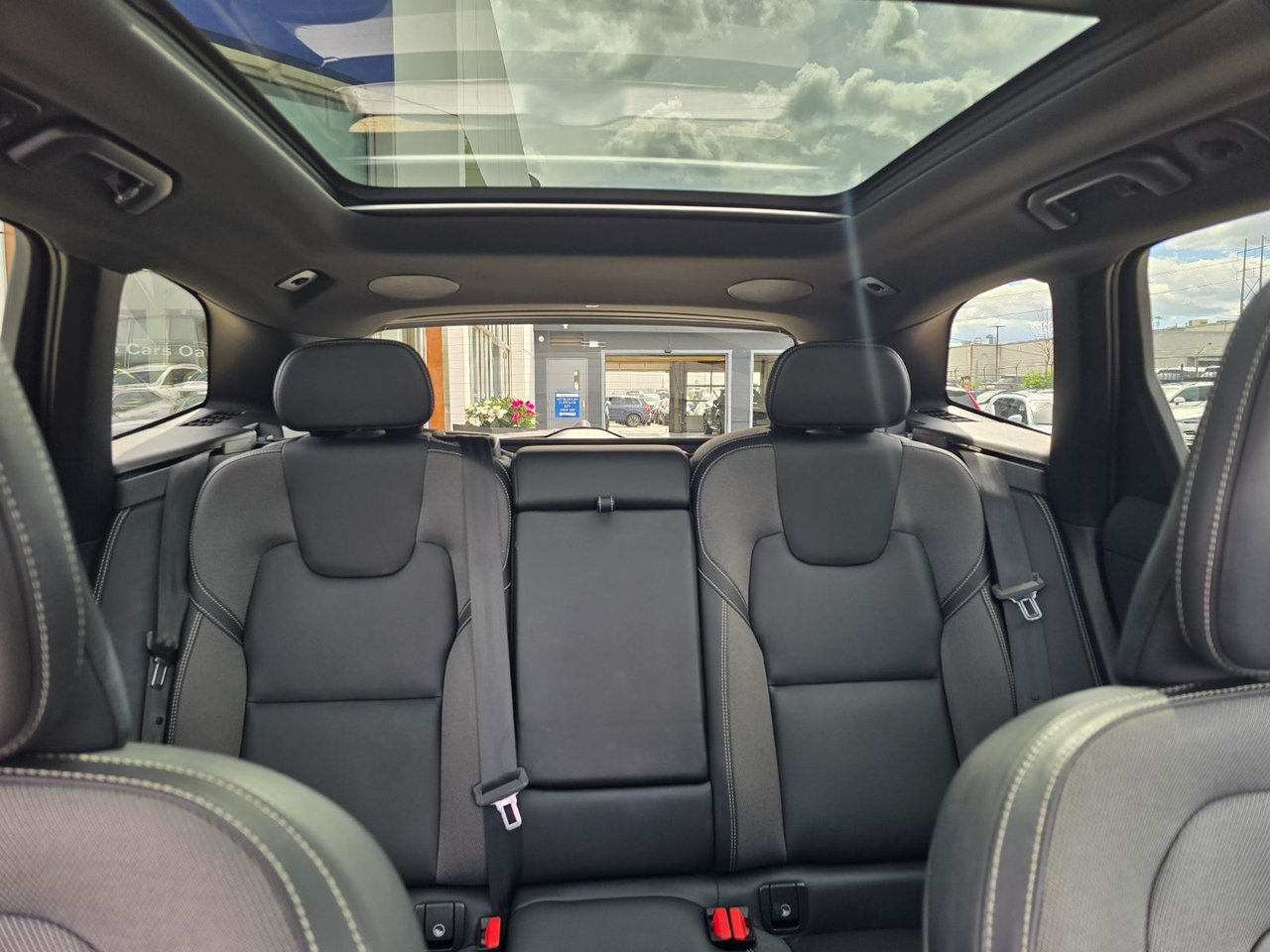 2022 Volvo XC60 R-DESIGN-8