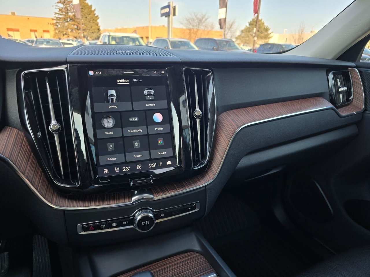 2023 Volvo XC60 PLUS DARK THEME-27