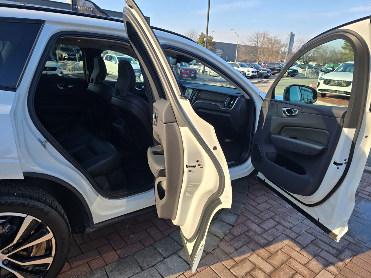 2023 Volvo XC60 PLUS DARK THEME-10