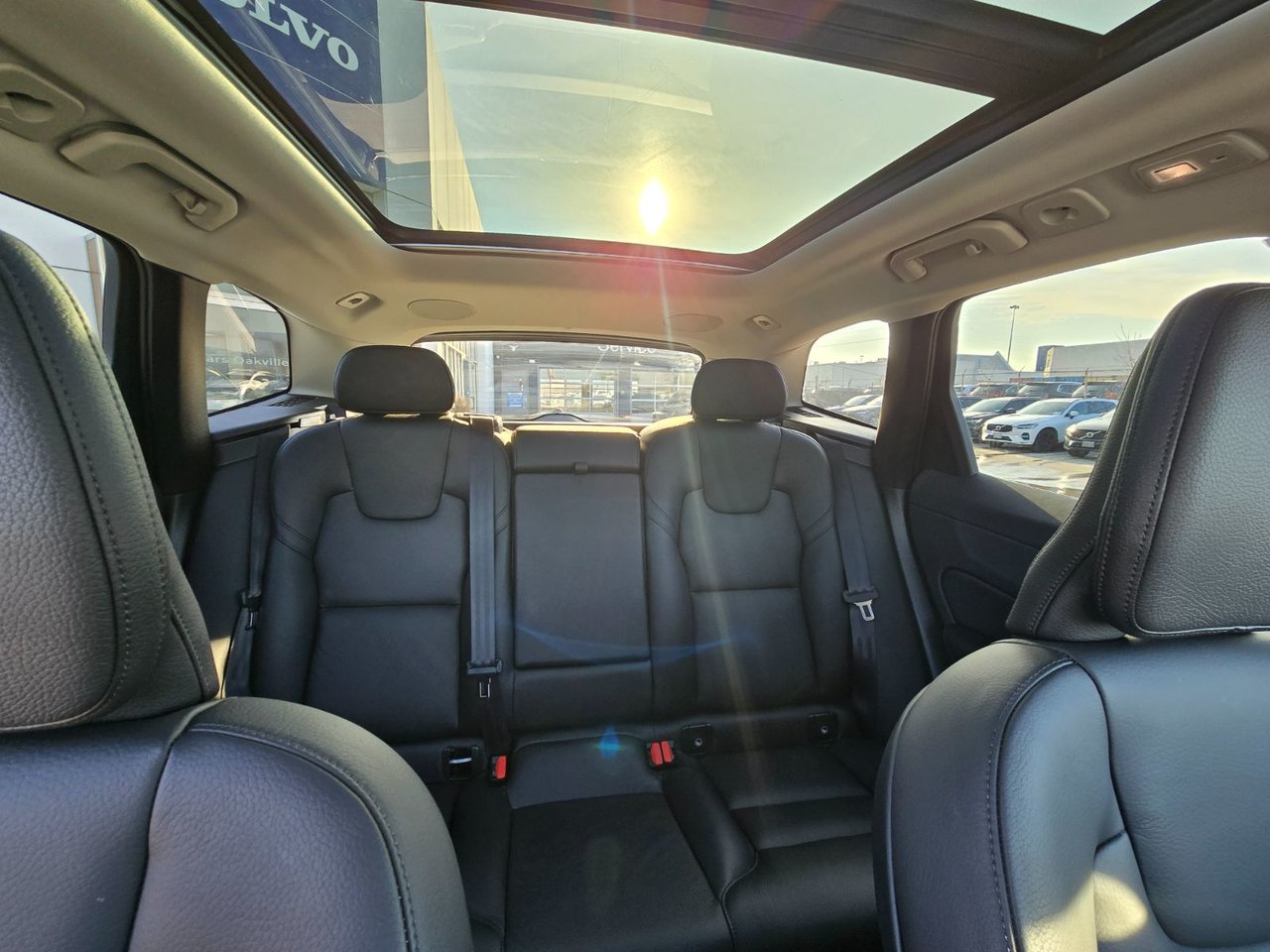 2023 Volvo XC60 PLUS DARK THEME-8