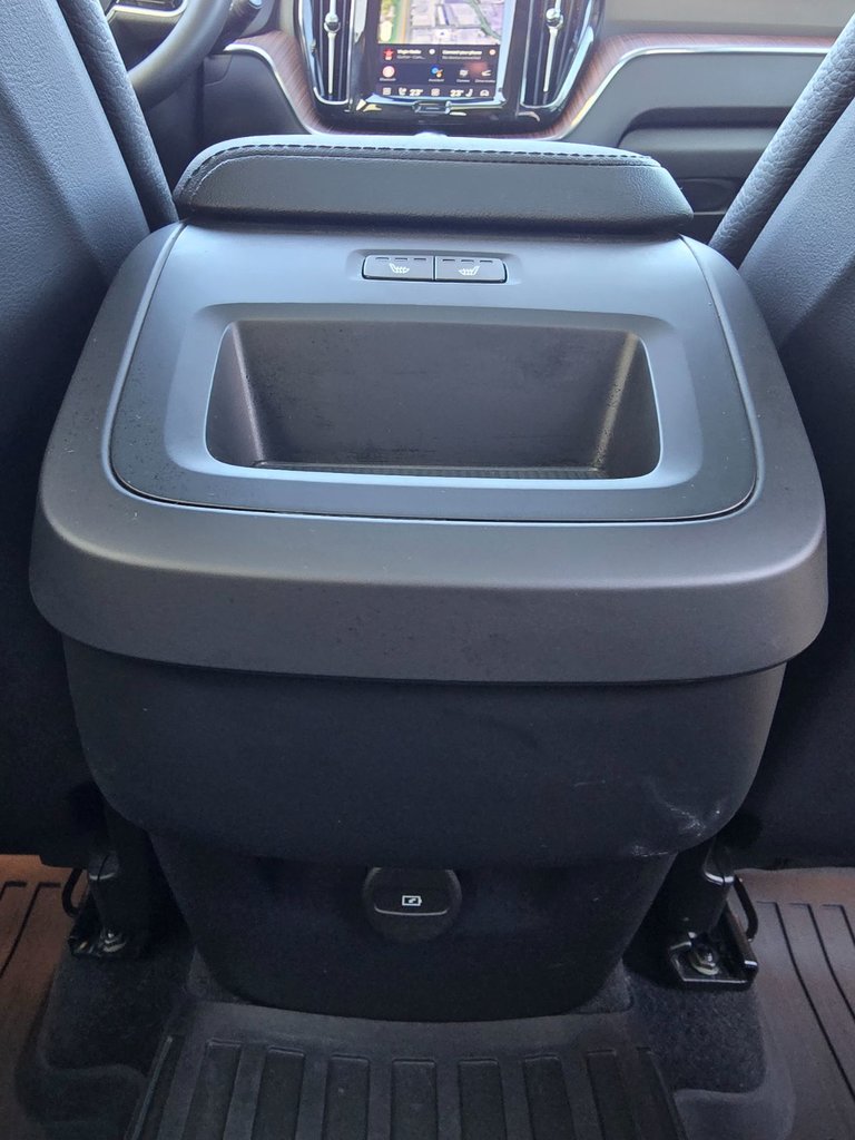 2023 Volvo XC60 PLUS DARK THEME-19