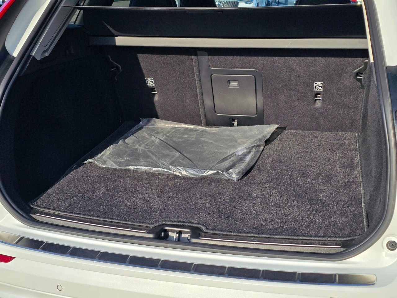 2023 Volvo XC60 PLUS DARK THEME-16