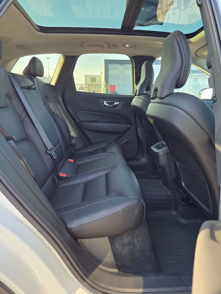 2023 Volvo XC60 PLUS DARK THEME-18