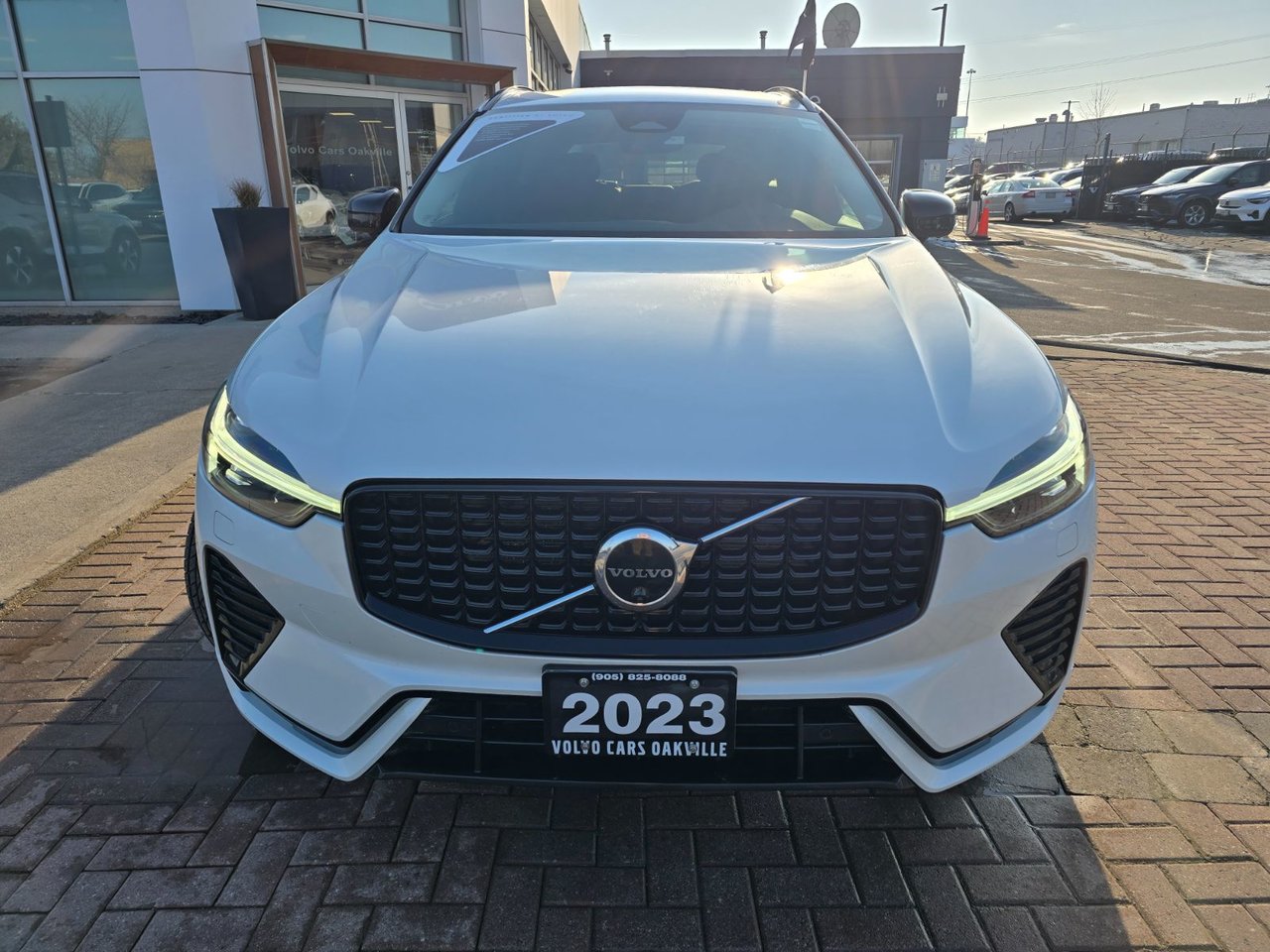 2023 Volvo XC60 PLUS DARK THEME-3