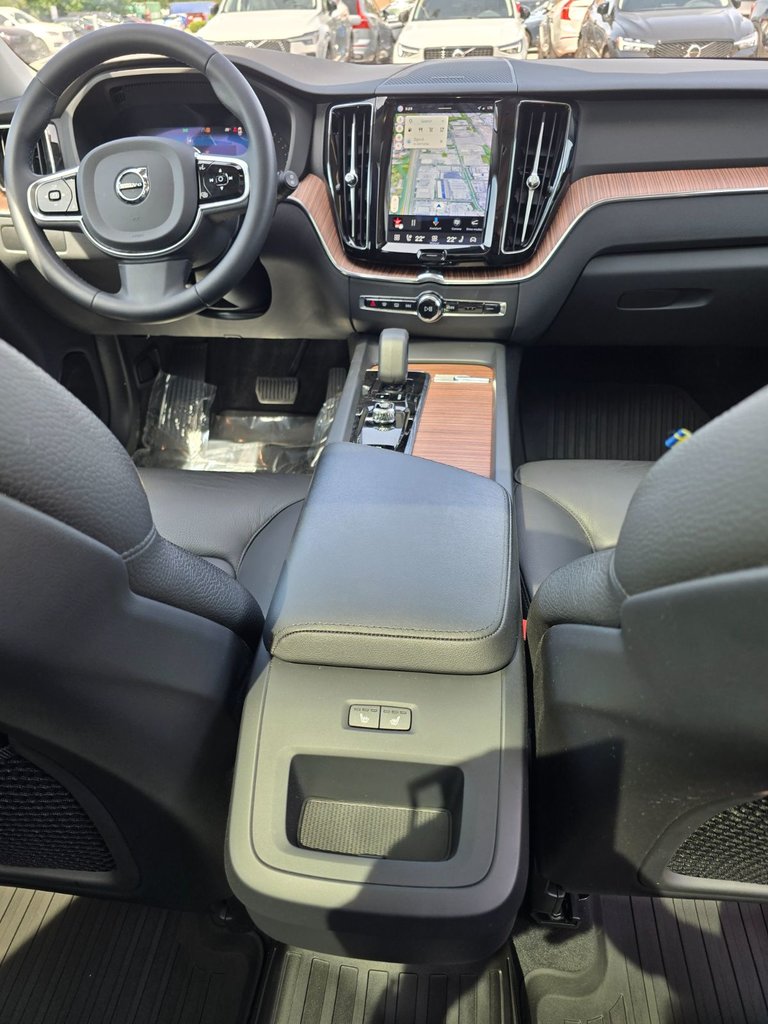 2023 Volvo XC60 PLUS DARK THEME-21
