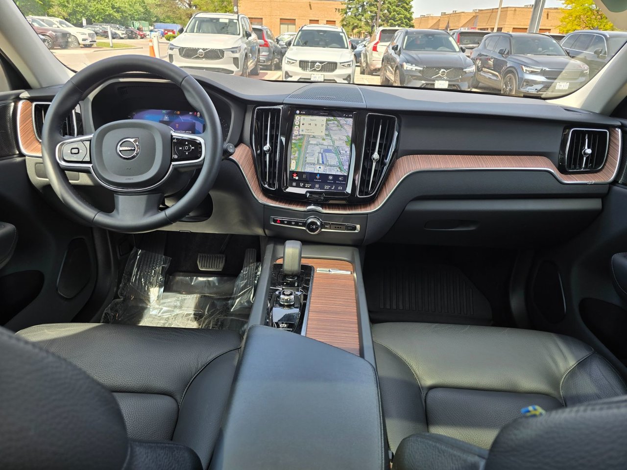 2023 Volvo XC60 PLUS DARK THEME-4