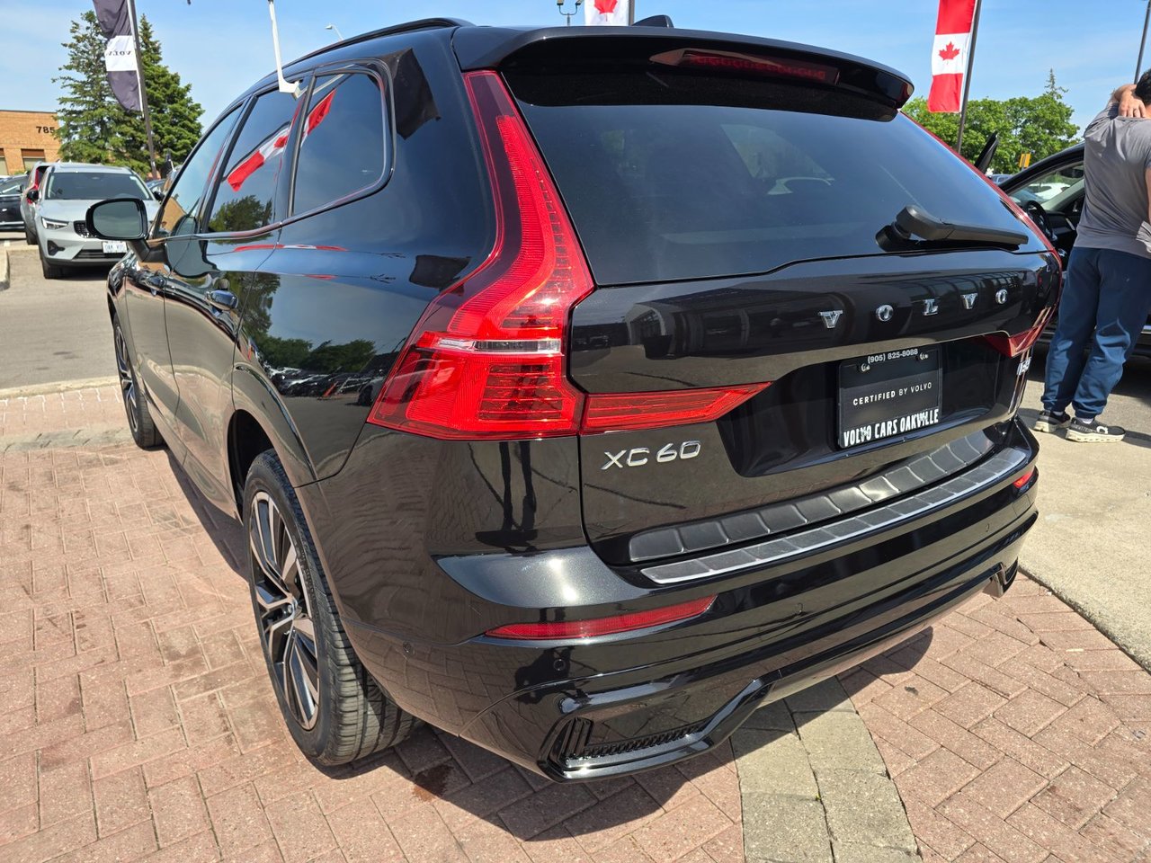 2023 Volvo XC60 PLUS DARK THEME-11