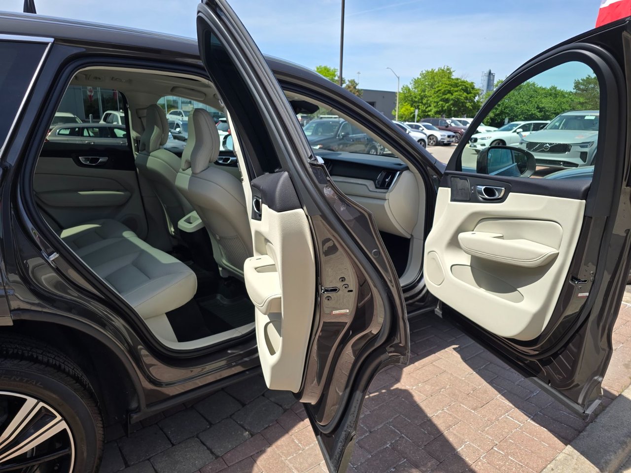 2023 Volvo XC60 PLUS BRIGHT THEME-10