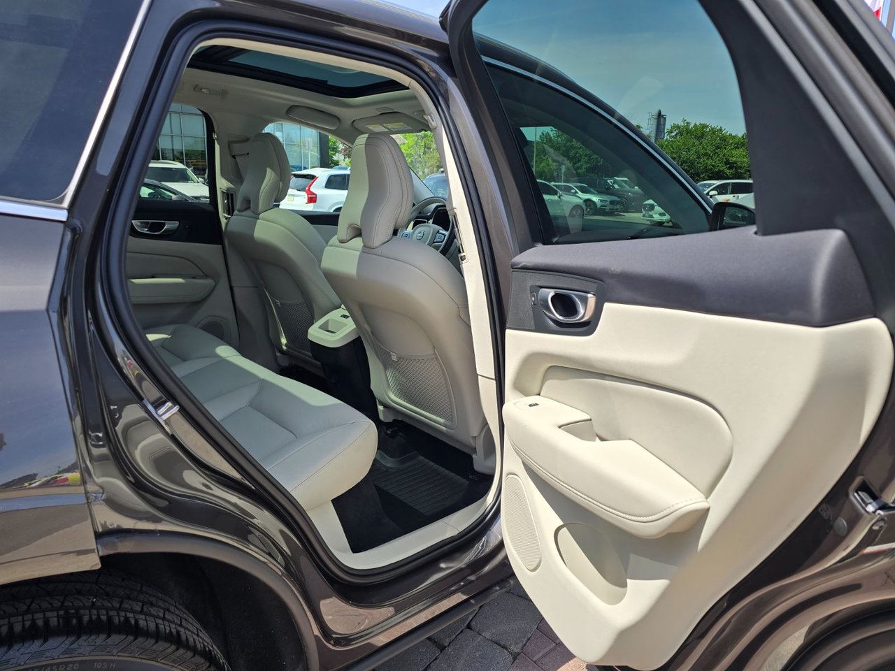 2023 Volvo XC60 PLUS BRIGHT THEME-18