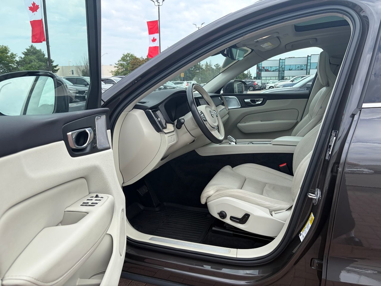 2023 Volvo XC60 ULTIMATE BRIGHT THEME-12