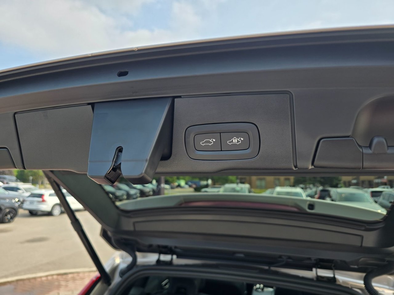 2023 Volvo XC60 ULTIMATE DARK THEME-16