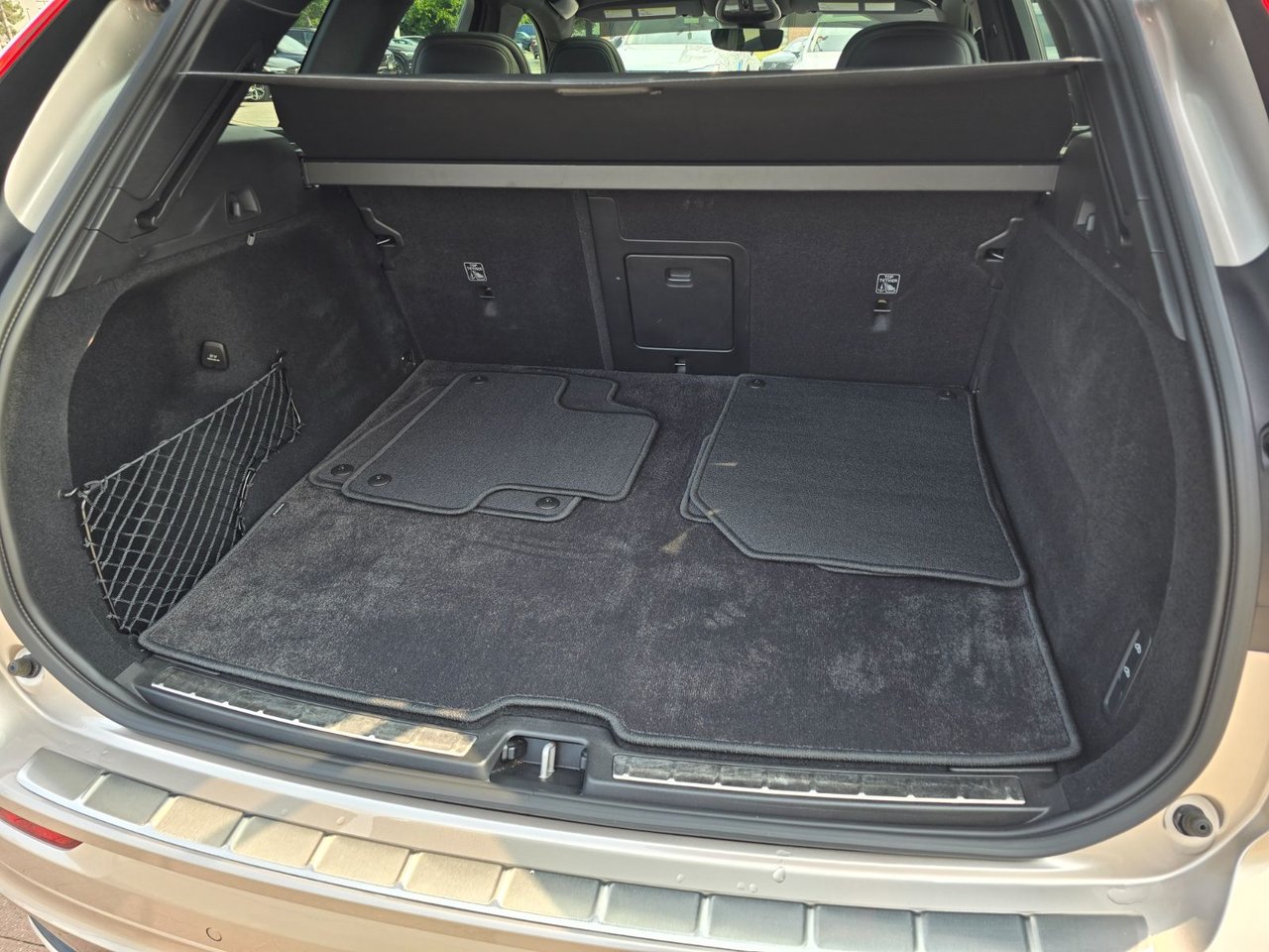 2023 Volvo XC60 ULTIMATE DARK THEME-17