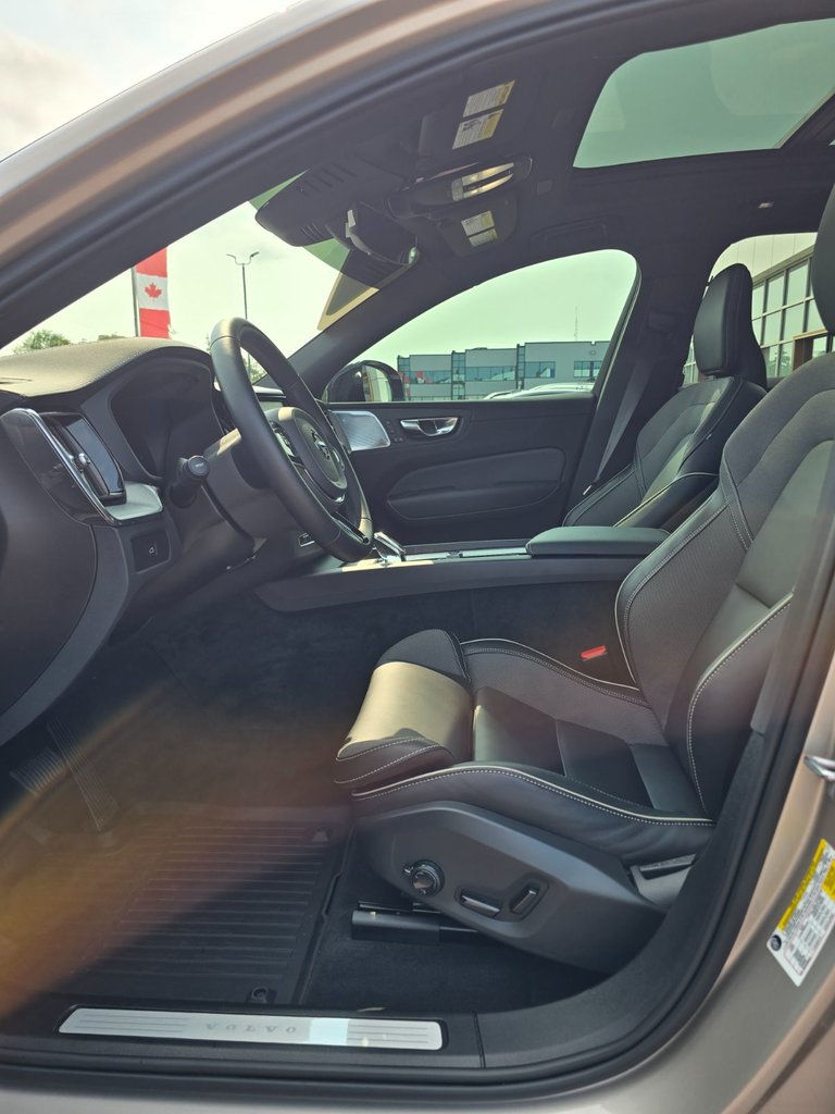 2023 Volvo XC60 ULTIMATE DARK THEME-25