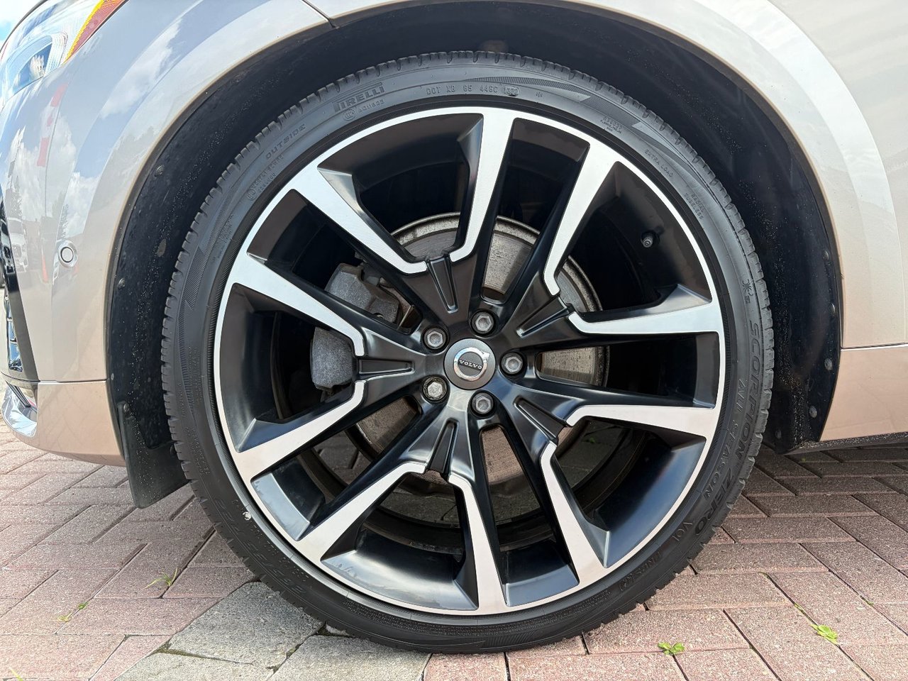 2023 Volvo XC60 ULTIMATE DARK THEME-7