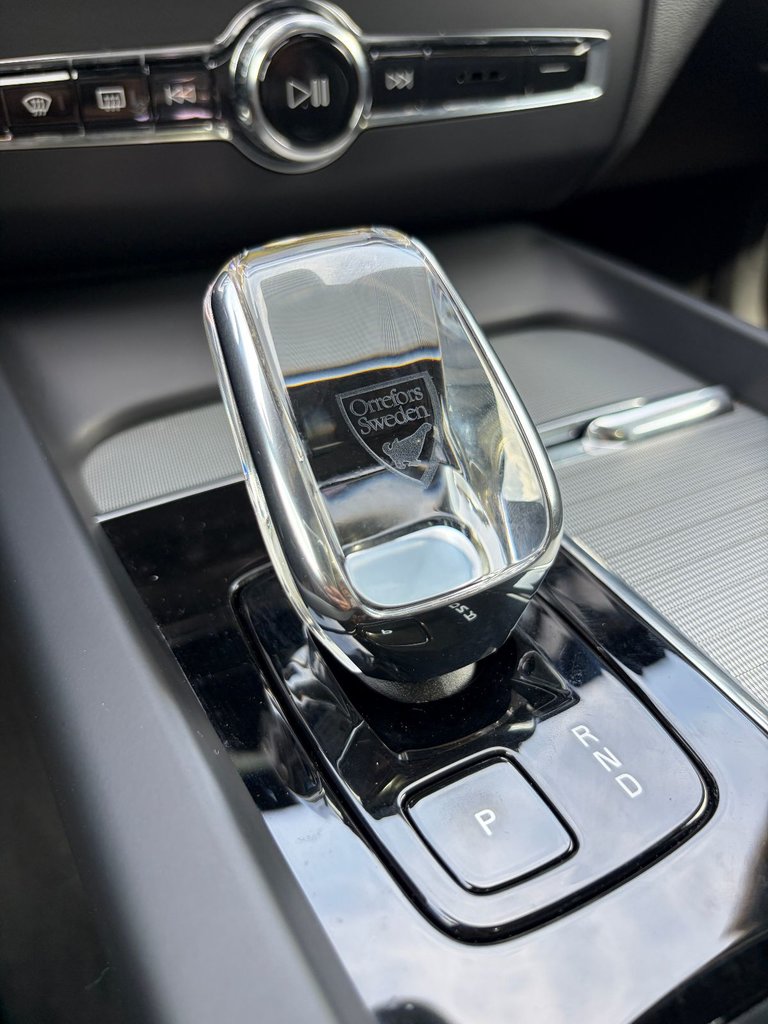 2023 Volvo XC60 ULTIMATE DARK THEME-30