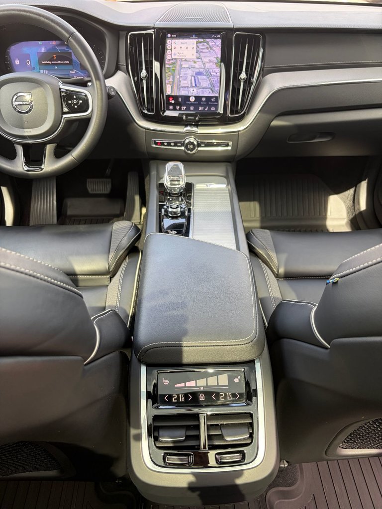 2023 Volvo XC60 ULTIMATE DARK THEME-22