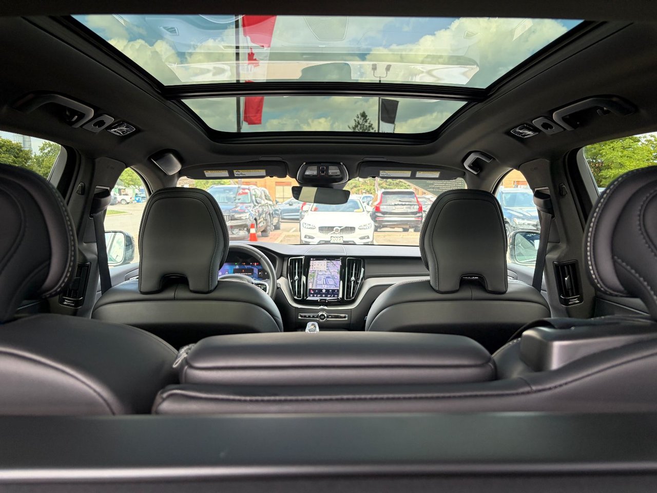 2023 Volvo XC60 ULTIMATE DARK THEME-6