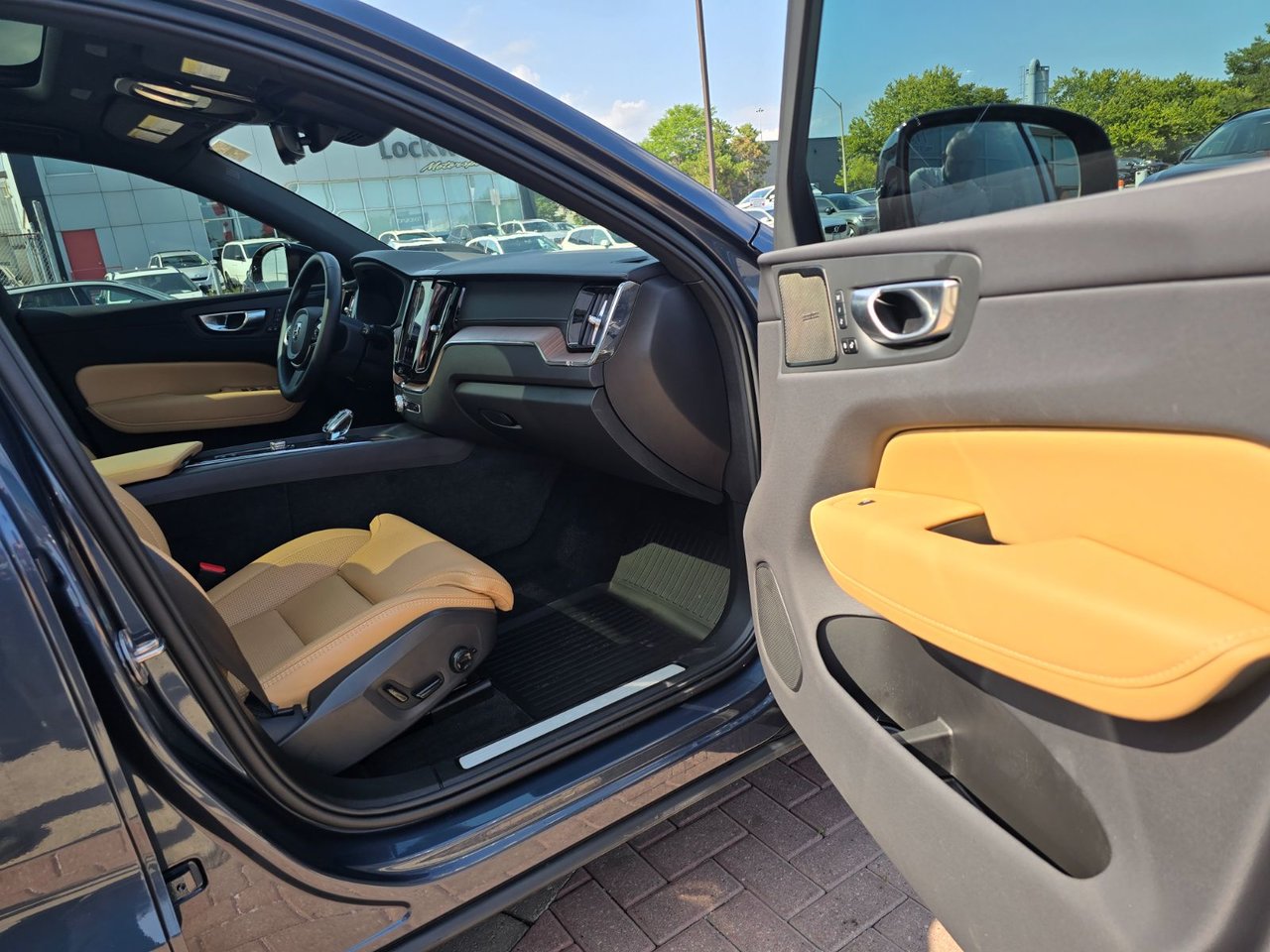 2023 Volvo XC60 ULTIMATE DARK THEME-22