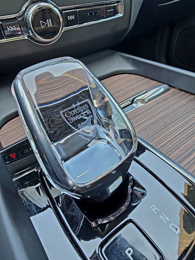 2023 Volvo XC60 ULTIMATE DARK THEME-30