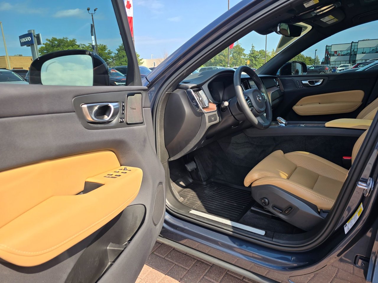 2023 Volvo XC60 ULTIMATE DARK THEME-12