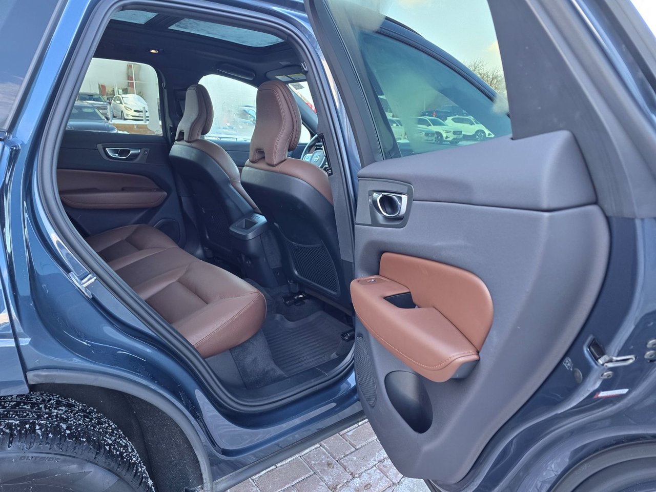 2024 Volvo XC60 PLUS DARK THEME-18