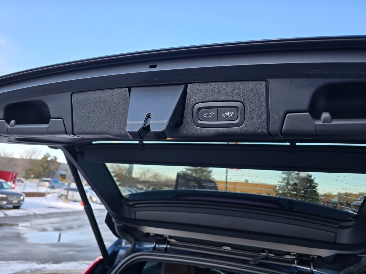 2024 Volvo XC60 PLUS DARK THEME-16