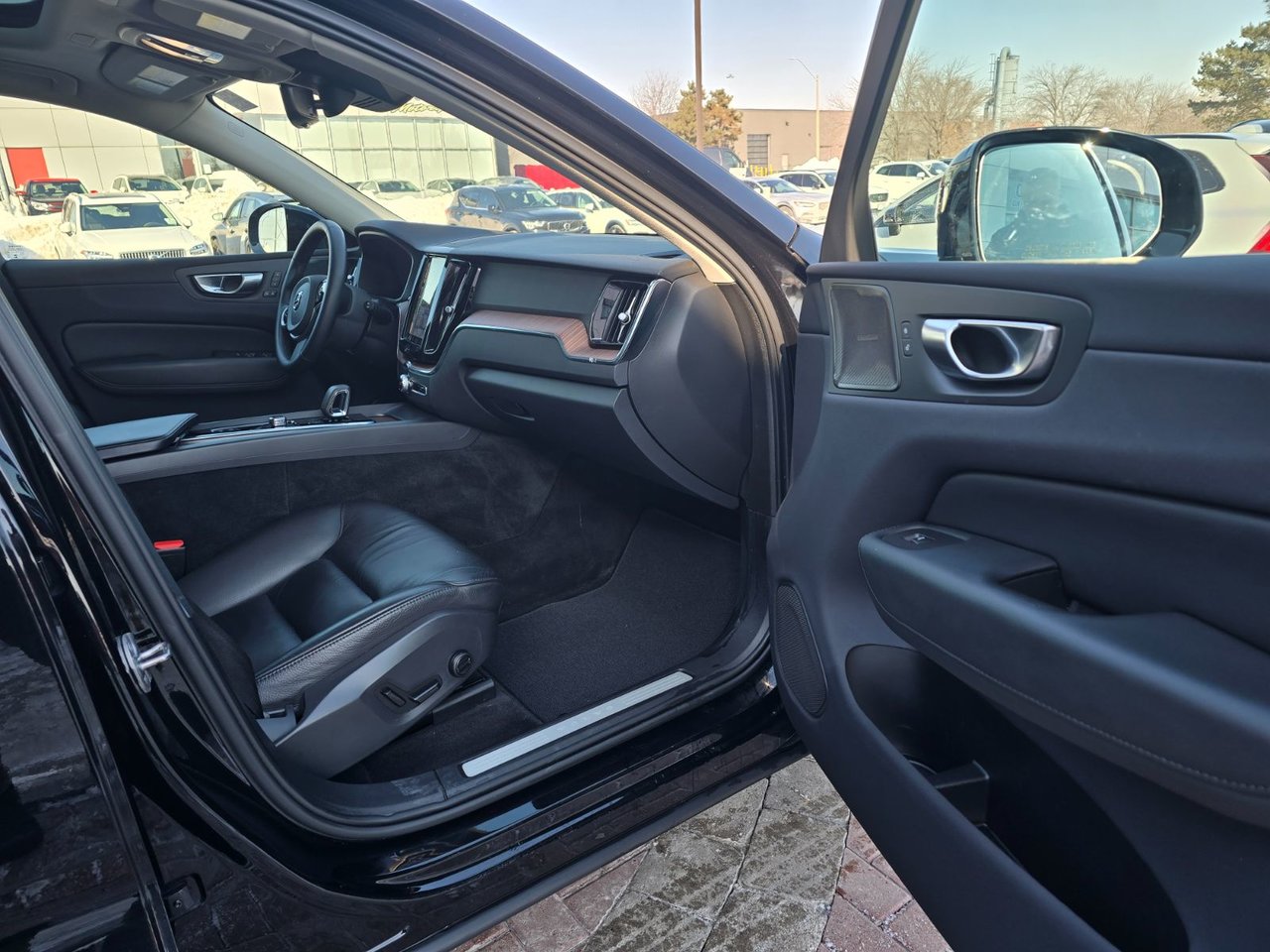 2024 Volvo XC60 PLUS DARK THEME-22