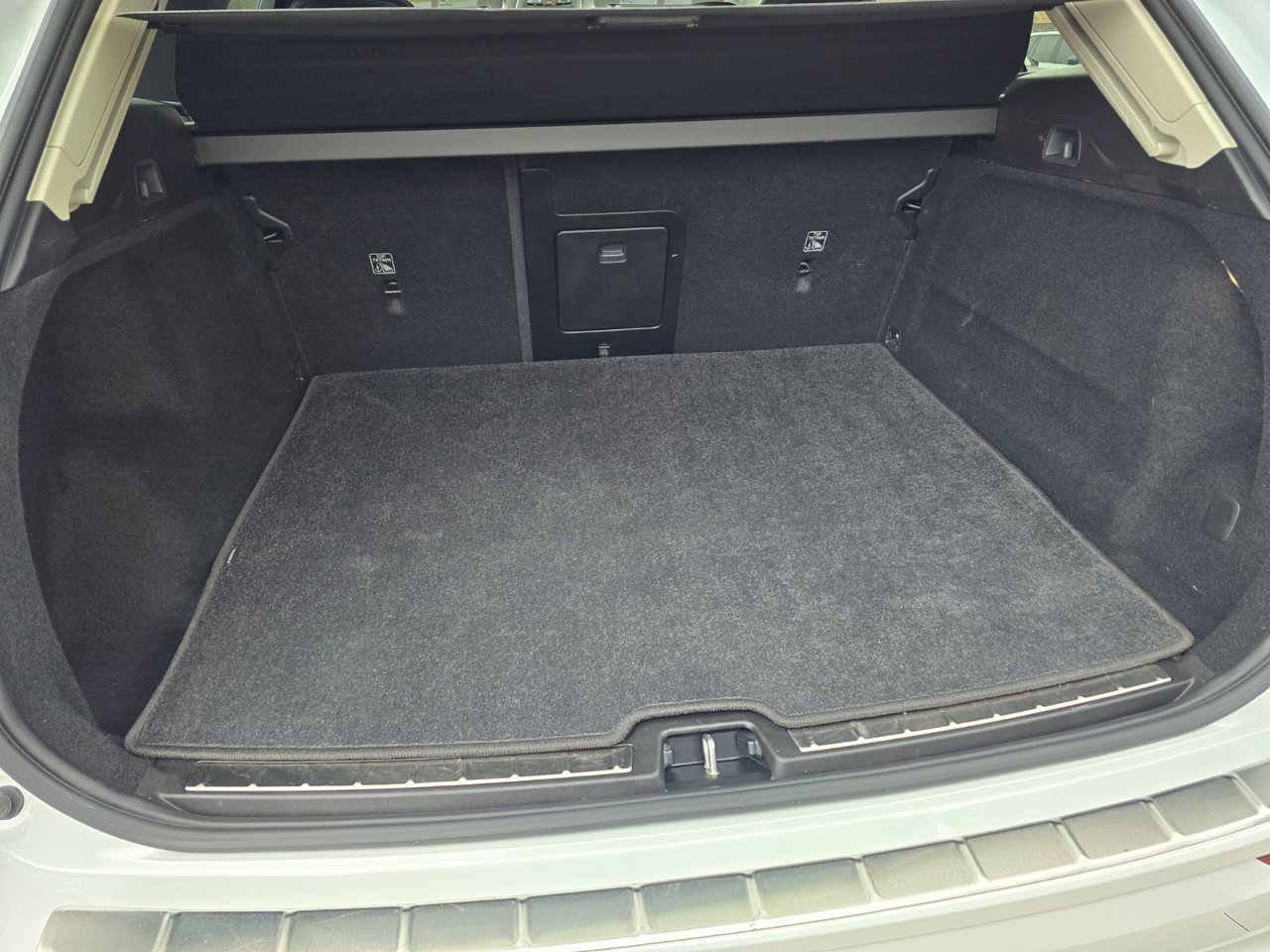 2024 Volvo XC60 PLUS DARK THEME-17