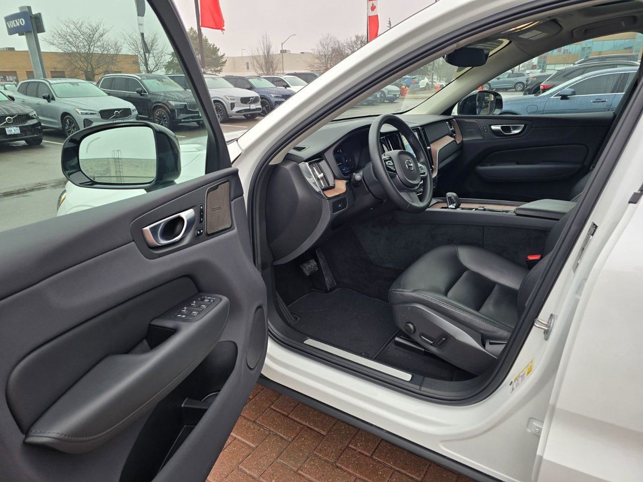 2024 Volvo XC60 PLUS DARK THEME-12