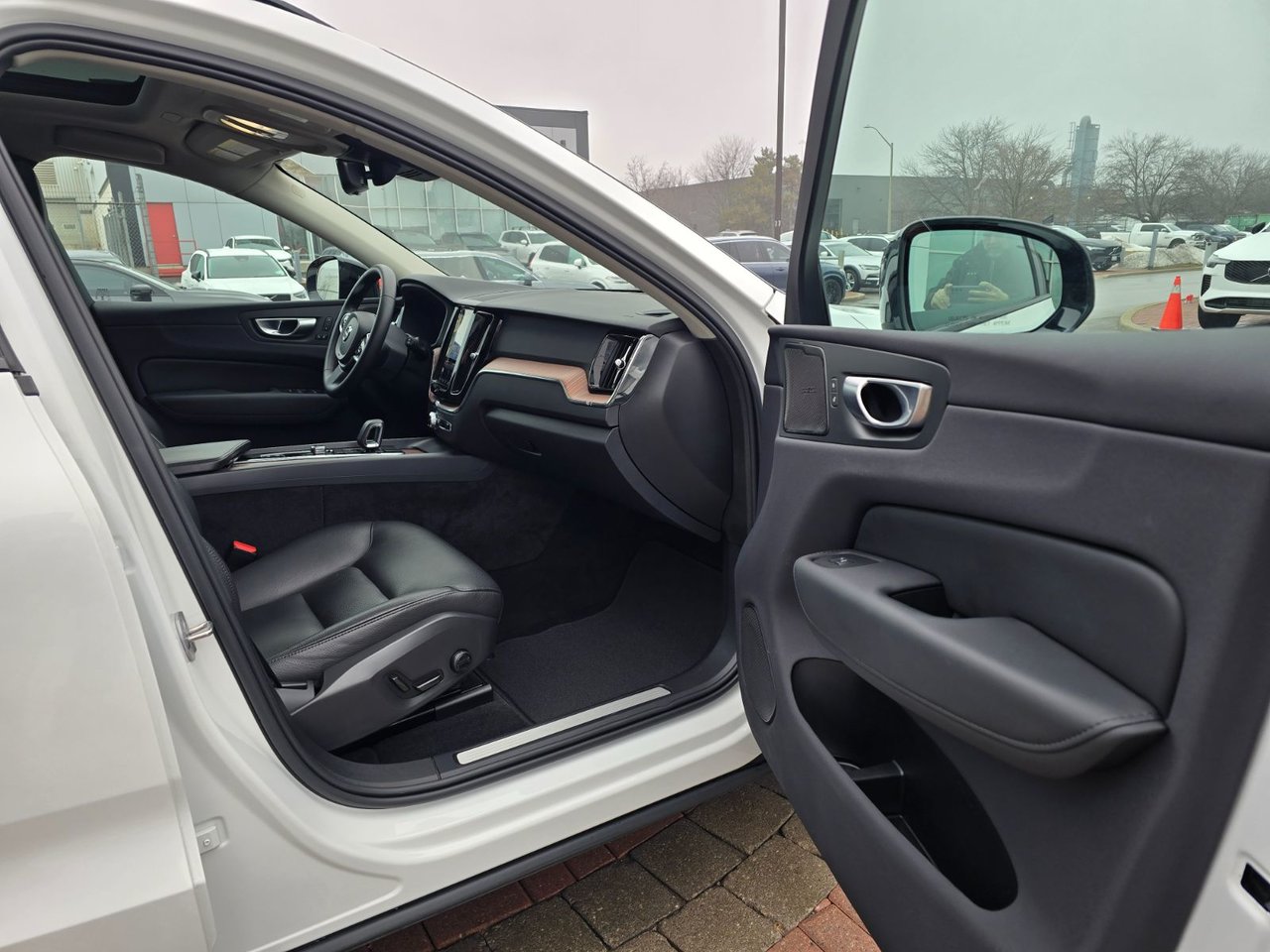 2024 Volvo XC60 PLUS DARK THEME-22