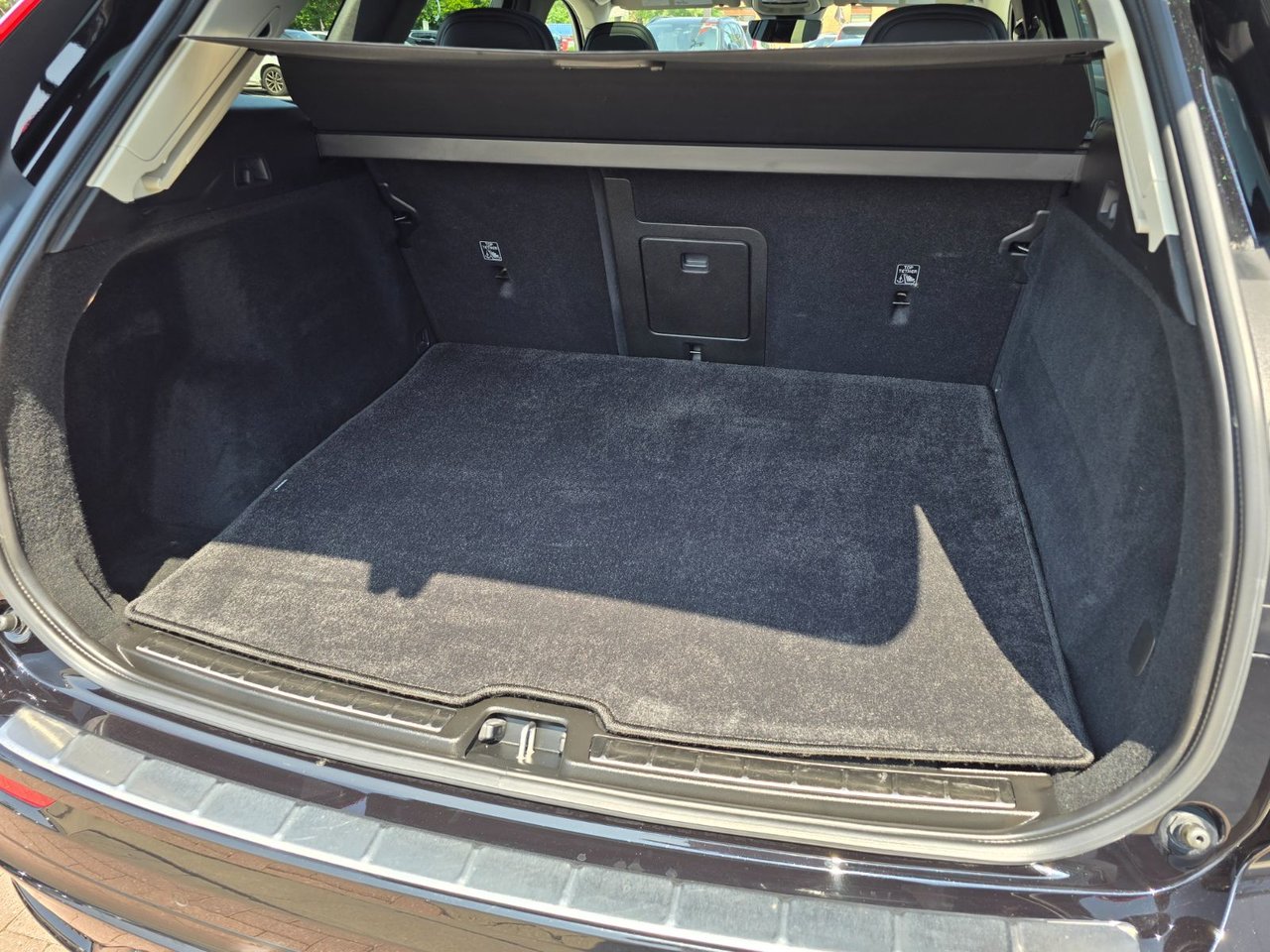 2024 Volvo XC60 PLUS DARK THEME-17