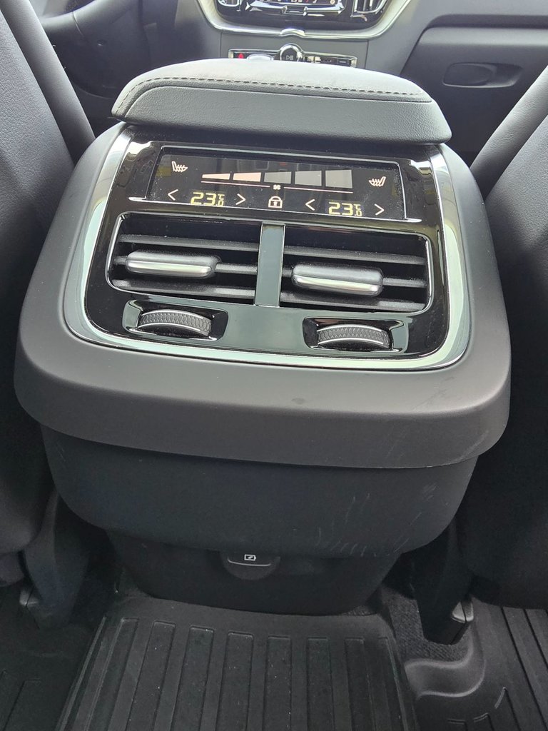 2025 Volvo XC60 ULTRA DARK THEME-20